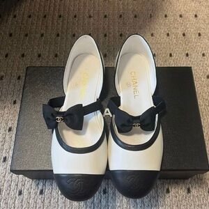 CHANEL Cream and Black Flats with Bow Accent